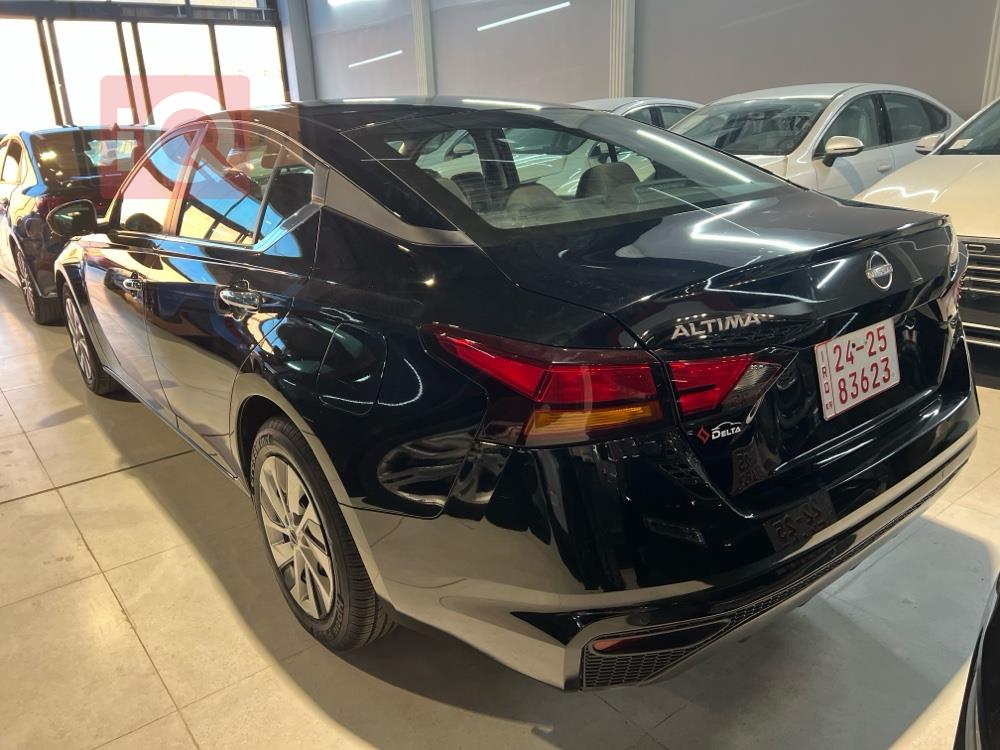 نيسان ألتيما